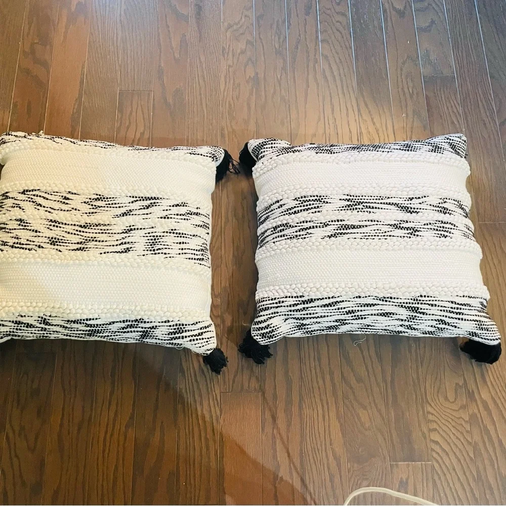 TWO COTTON TEXTURED TASSEL THROW DECORATIVE PILLOWS 18x18 INSERTS INCLUD…